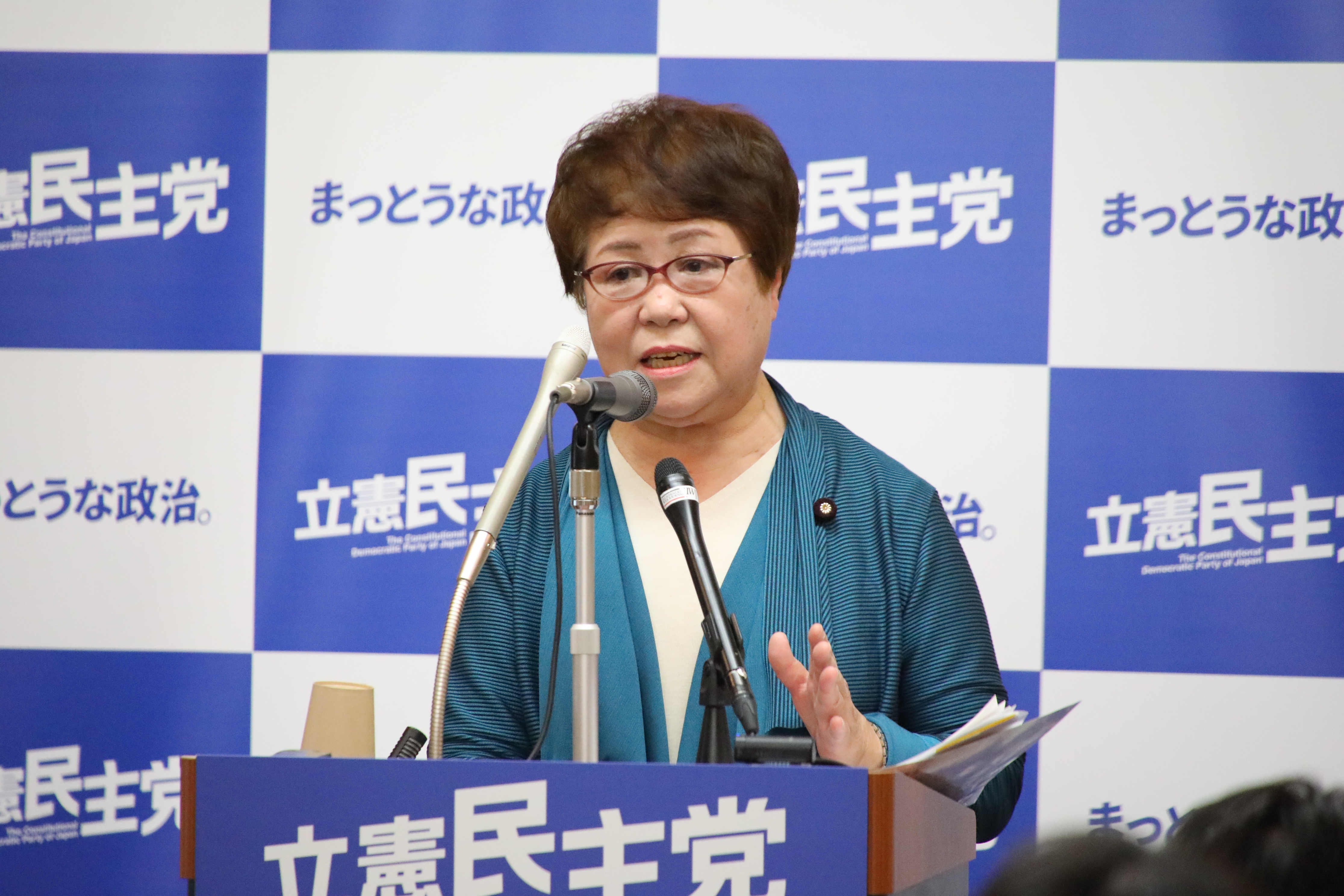 女性候補公募について話をする神本美恵子参院議員