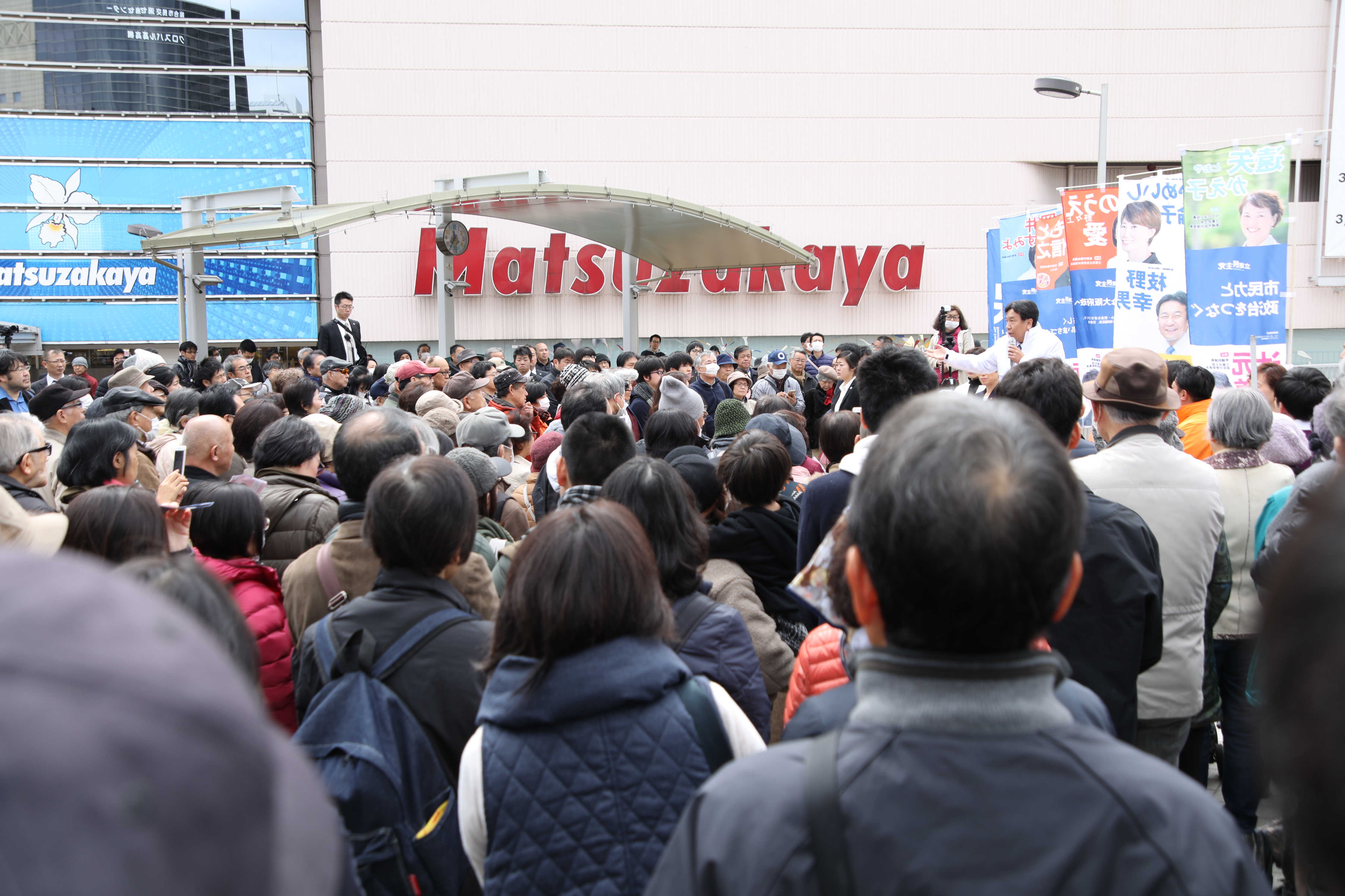 高槻駅前での街頭演説