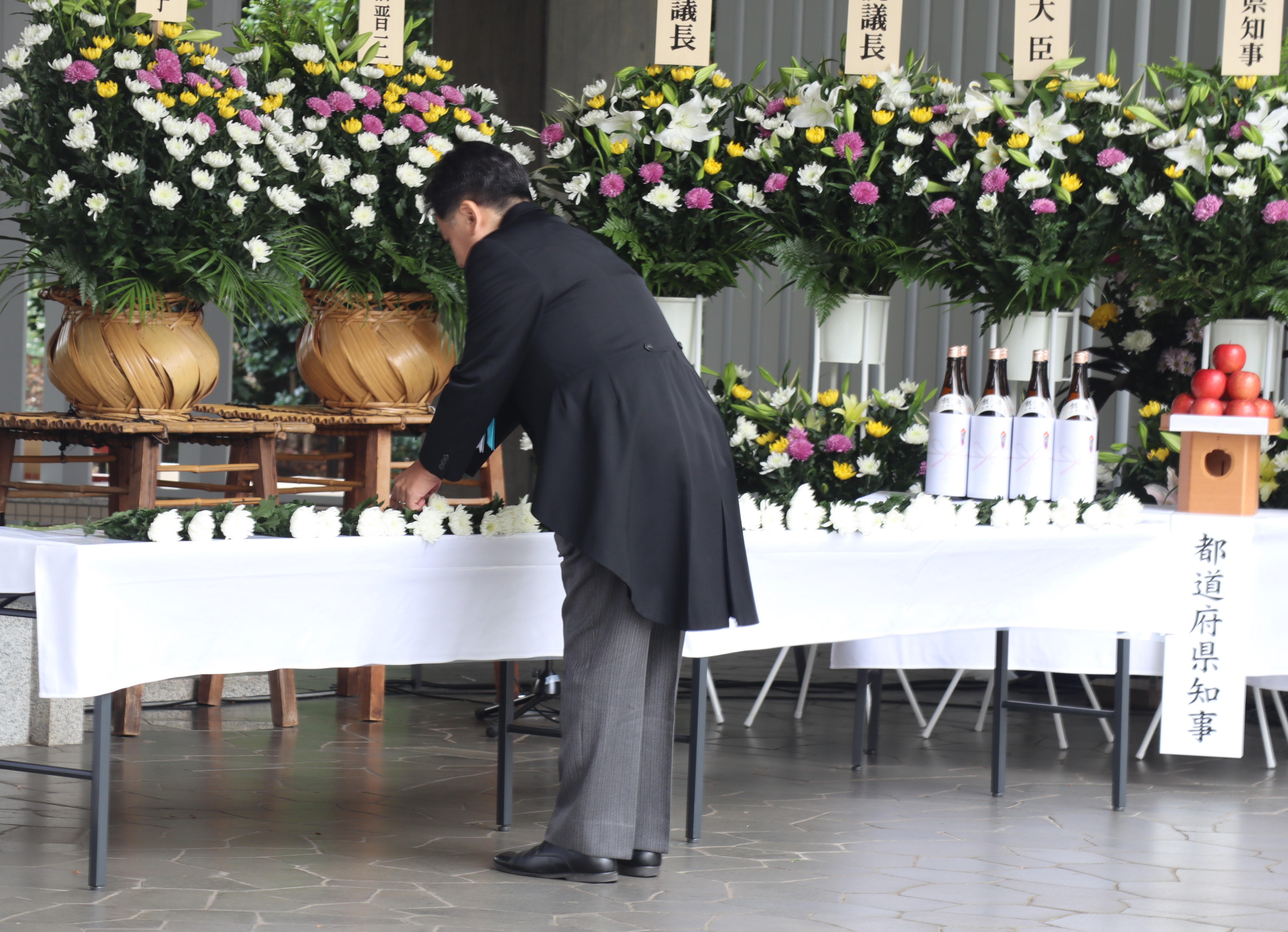 枝野代表による献花