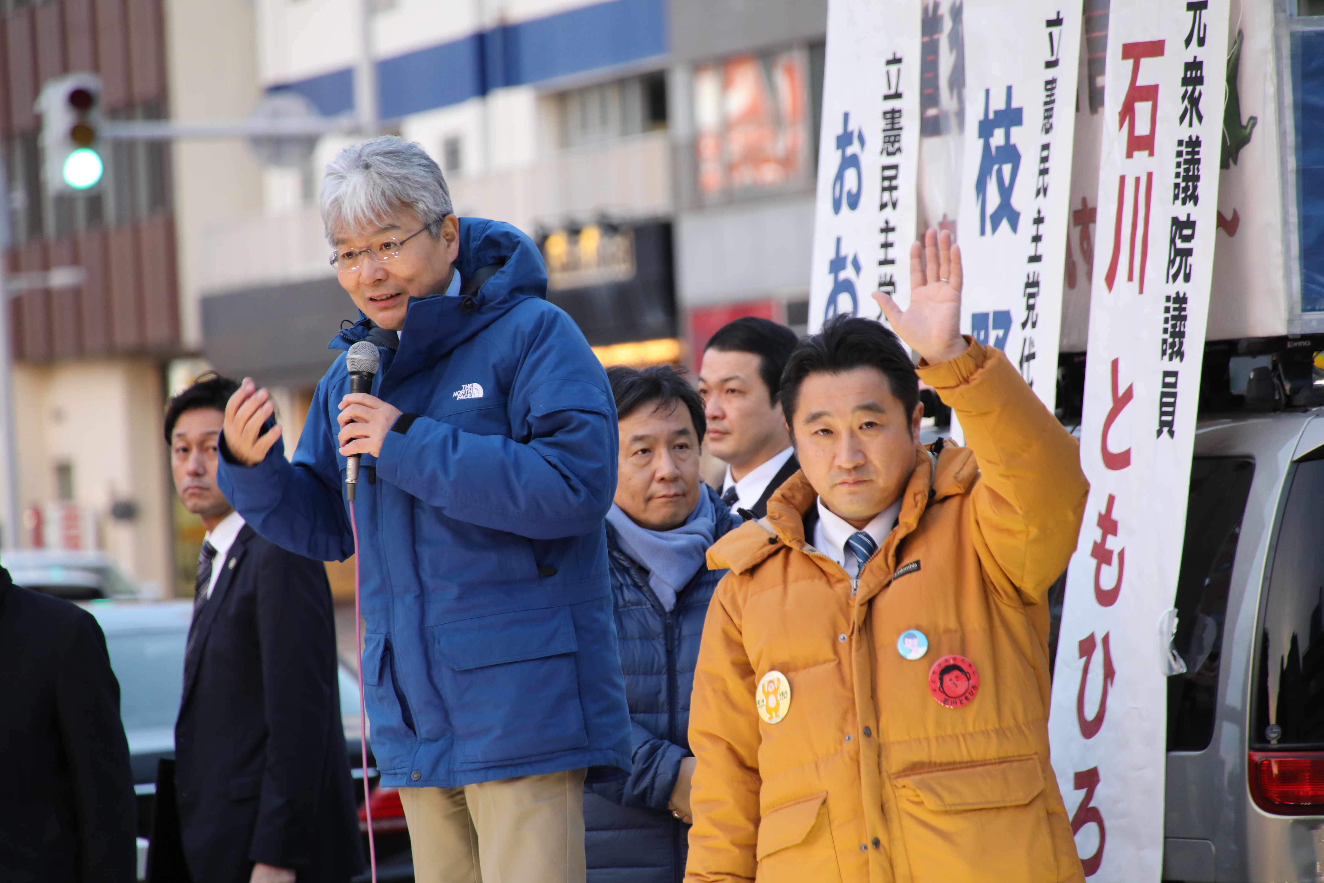 函館駅前での街頭演説の様子